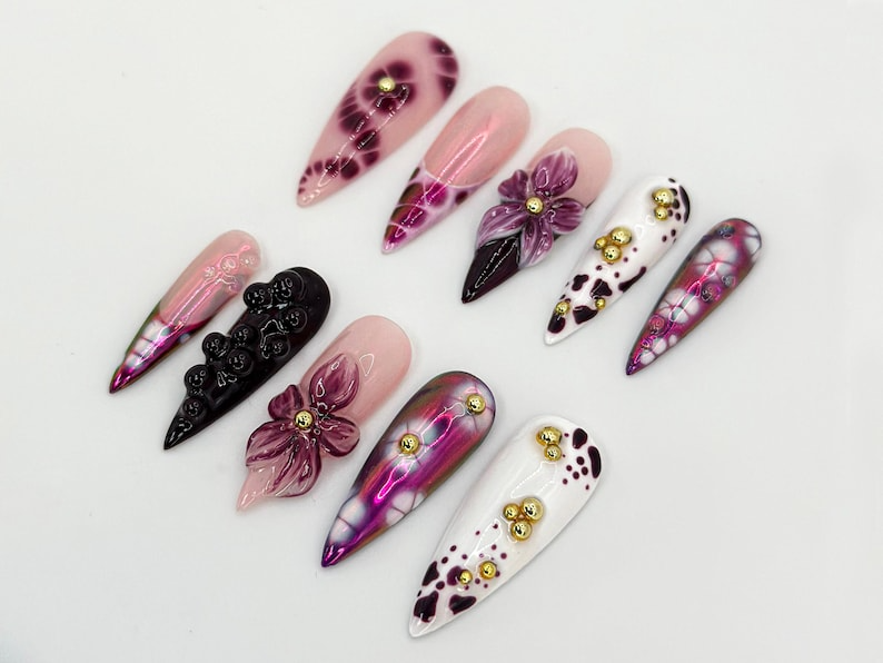 上品 パープル フラワー ネイルチップ｜ロング スティレット フラワー Nail Design｜パープル & ゴールド ネイルアート｜ゴールド フラワー Press On ネイルセット｜JB682H