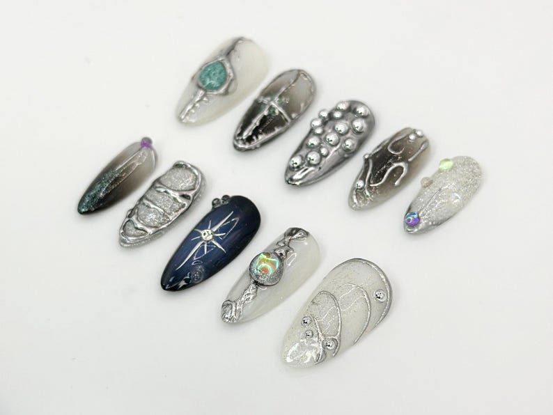 Shiny メタリック シルバー ネイルチップ｜上品 ブラック & シルバー ネイルアート｜Celestial クローム ネイルアート｜High Fashion ネイルチップ｜JC685HC