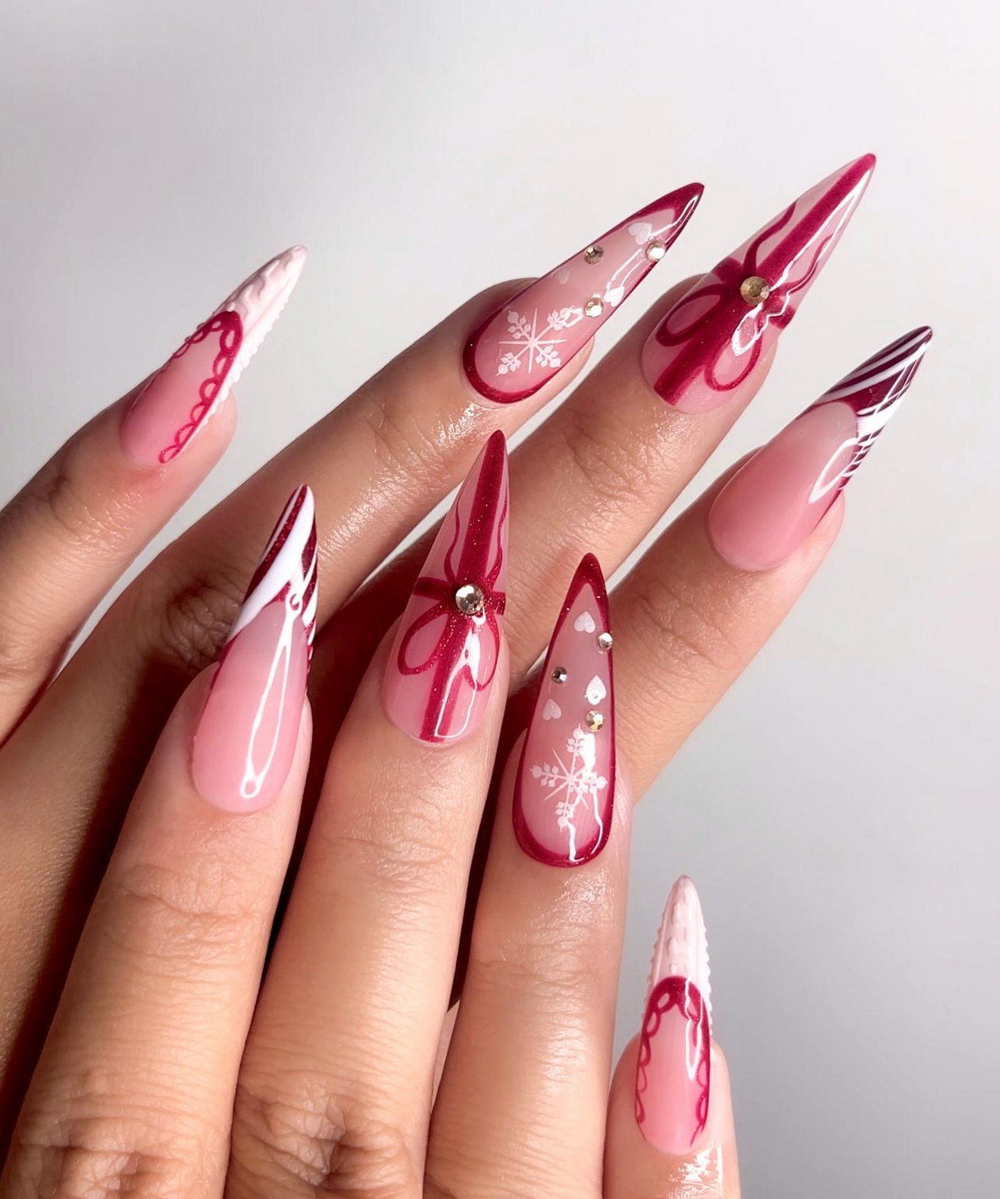 上品 Burgundy クリスマス ネイルチップ｜Glossy クリスマス ネイルアート｜冬 ホリデー ネイルアート｜Glossy スティレット ネイルチップ｜HB1194EC