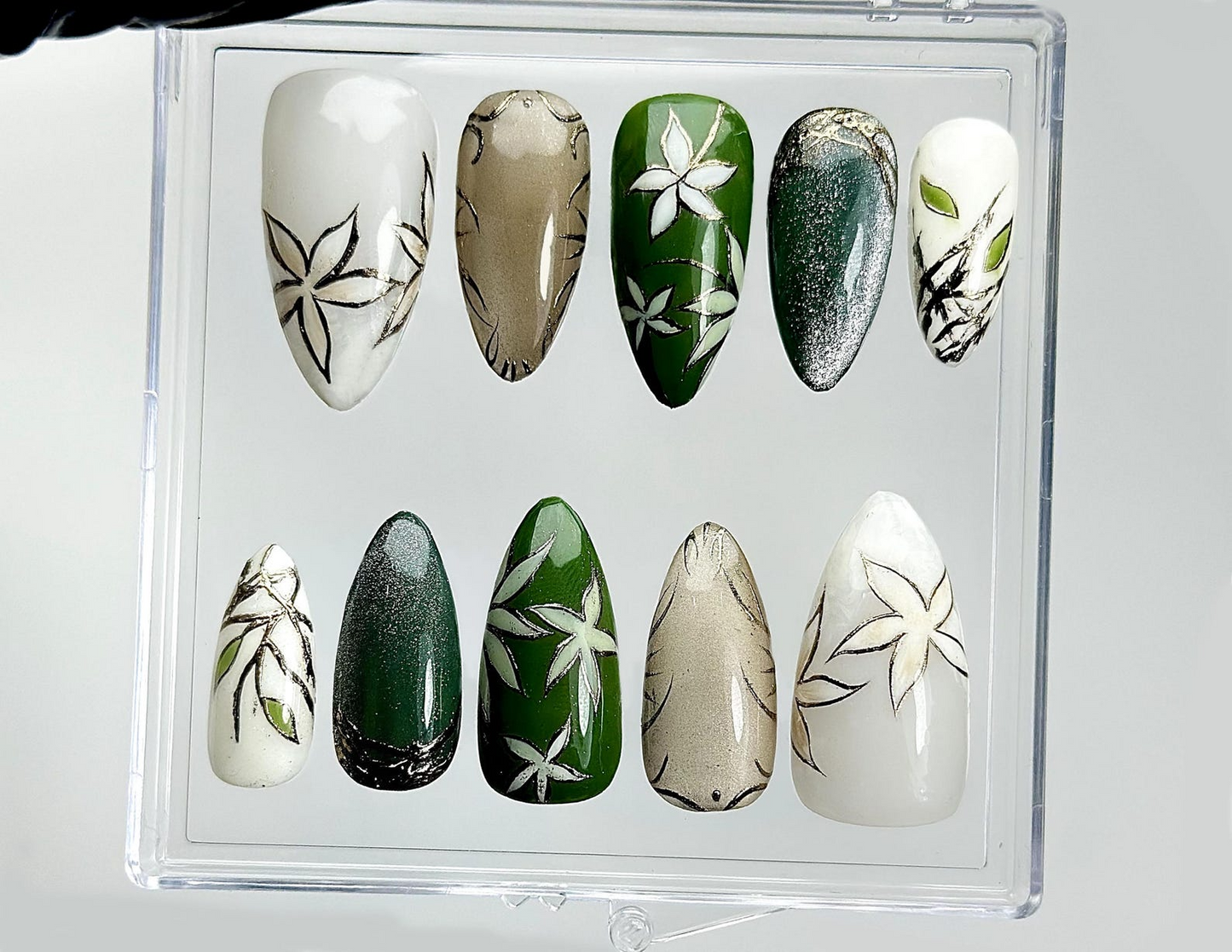Jade Garden Serenity ネイルチップ｜Chinese Ink Painting Style｜Lotus Bloom & Jade Charm ネイル｜上品 フラワー ネイルアート｜HB1018EK