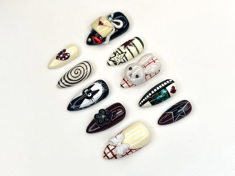 Creepy かわいい ネイルチップ｜ゴシック Mask And バニー ネイルアート｜3Dリボン & Spiral ネイル｜ハンドメイド ハロウィン ネイルセット｜HC1157BC