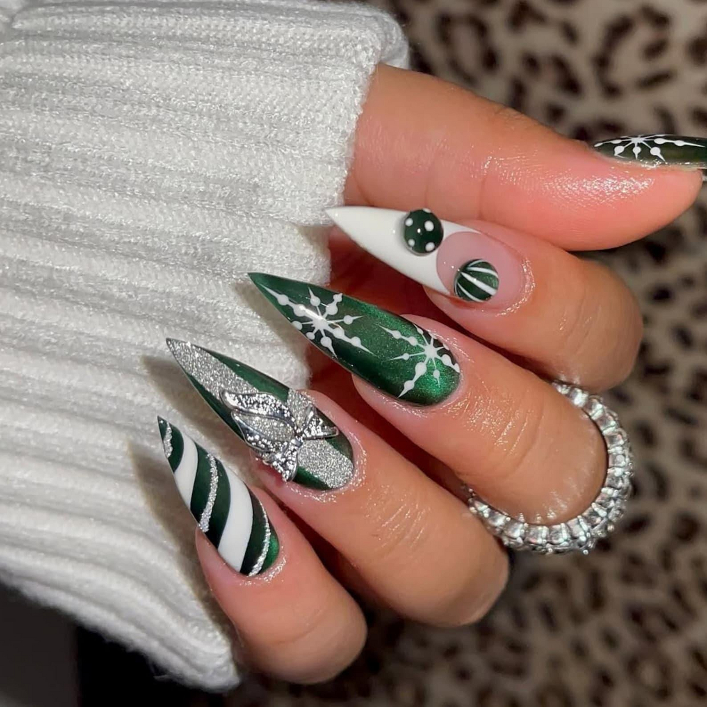 グリーン 冬 ネイルチップ｜Emerald 雪の結晶 クリスマス ネイルチップ｜Festive ホリデー Nail｜Candy ネイル｜上品 クリスマス Set｜HC1214HC