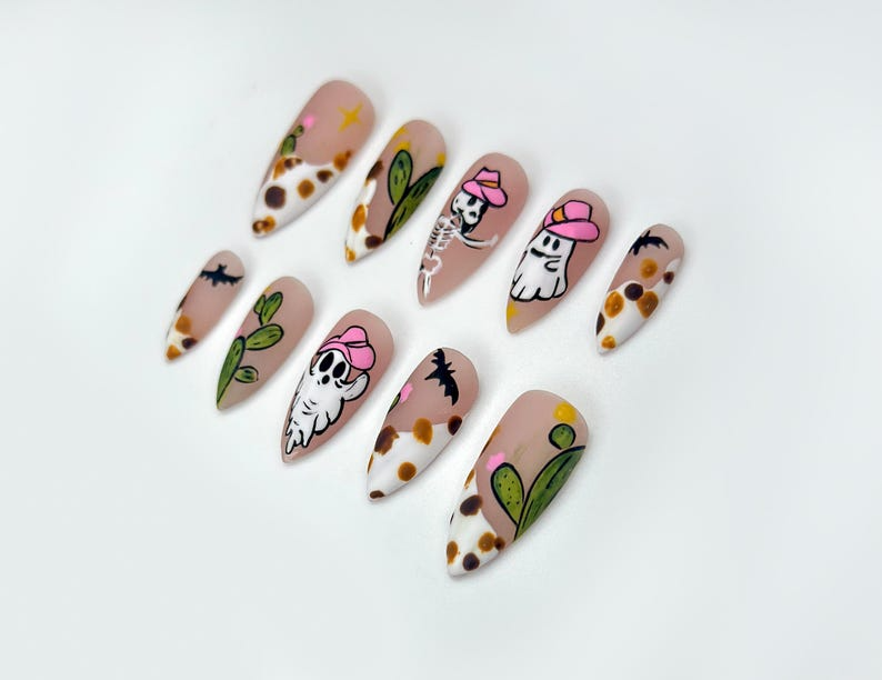 Western ゴースト Cowgirl ネイルチップ｜Spooky Desert ネイルアート｜ハロウィン Cactus ネイル｜Cow Print & ピンク Hat ゴースト Design｜HB1069EC