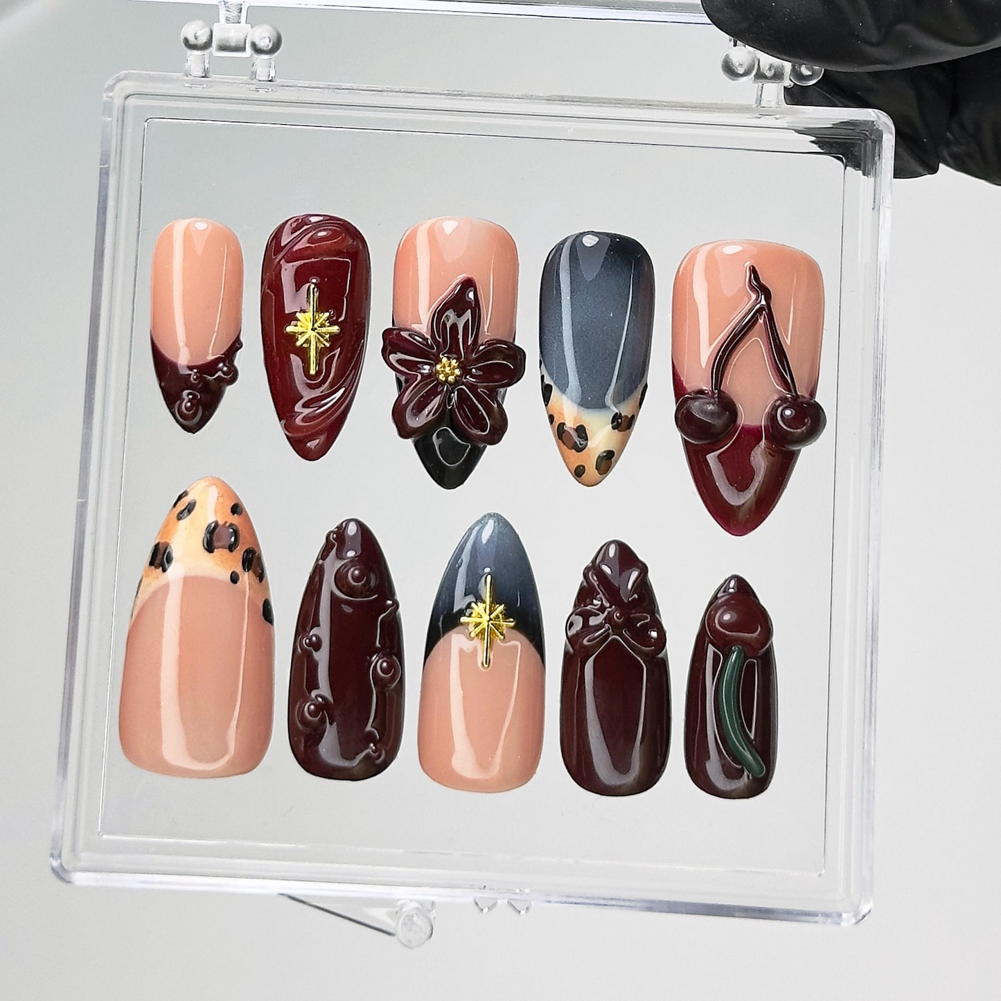 桜 Burgundy ネイルチップ｜3D チェリー ネイルチップ｜Dark レッド Leopard ネイルアート｜Leopard Print ネイルチップ｜上品 ネイル｜HC708YK
