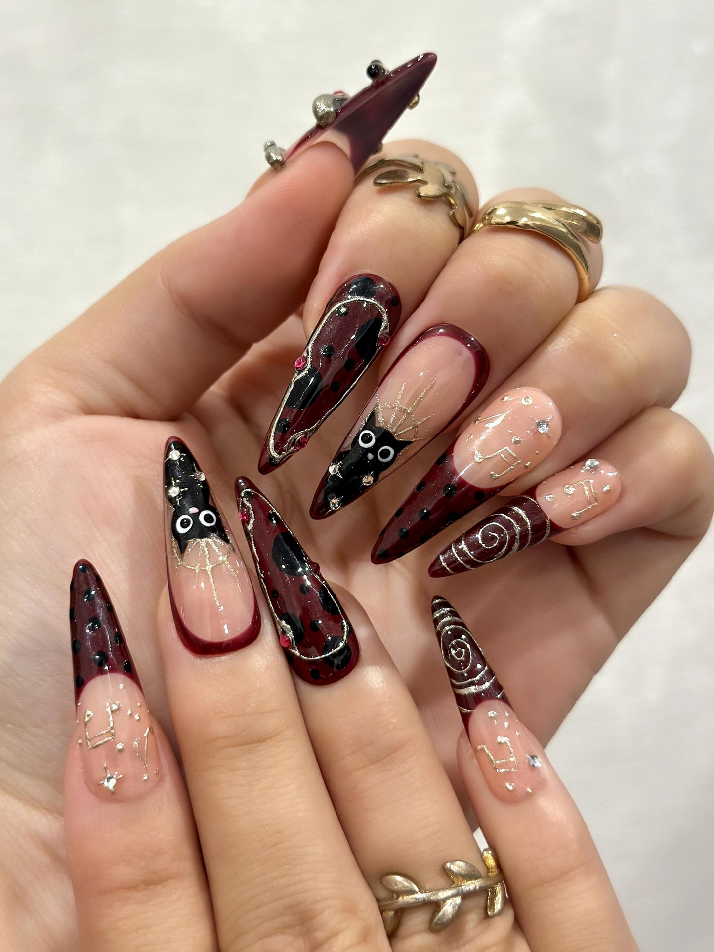 ゴシック Ruby Witch ネイルチップ｜レッド ブラック Sorcery ネイルアート｜3D Ring Accents & Mystic Symbols｜上品 Dark Glam Set｜HB1202EC