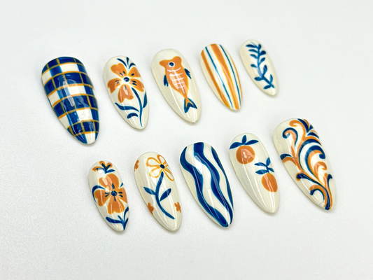 夏 Pottery ネイルチップ｜ブルー オレンジ フラワー ネイルアート｜Greek Pattern 夏 ネイル｜Hand Painted Ceramic Style ネイル｜JC910HK