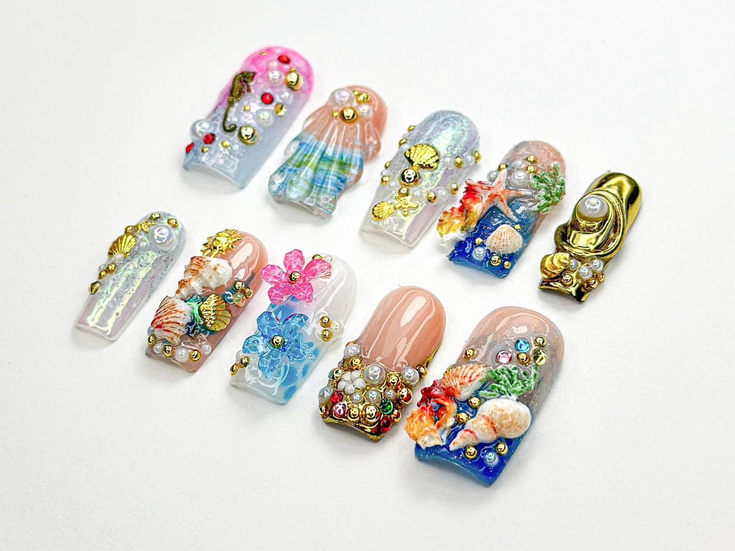 3D Seashells 夏 ネイルチップ｜ロング スクエア Beach ネイル in ヌーディー｜ホワイト and ゴールド Tones for Coastal 夏 Vibe｜ホリデー Nail｜JB895HC
