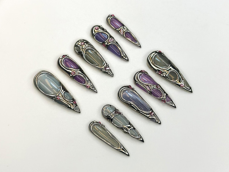 Futuristic メタリック ネイルチップ｜シルバー Frame ネイルアート｜ビジュー 風 ハンドメイド ネイル｜Gray & パープル 上品 ネイルセット｜HC1158BC