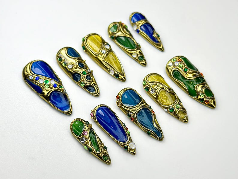 上品 ビジュー ネイルチップ｜ブルー, グリーン & Amber Enamel Stones Detail｜Jewel・Encrusted ネイルセット｜ゴールド Jewel ネイルアート｜JB790HC