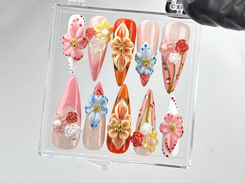 Luxurious 3D フラワー ネイルチップ｜Bespoke ピンク フラワー ネイルアート｜Artisan Crafted ネイルチップ｜Jewels and Beads Nail Polish｜HB633YK