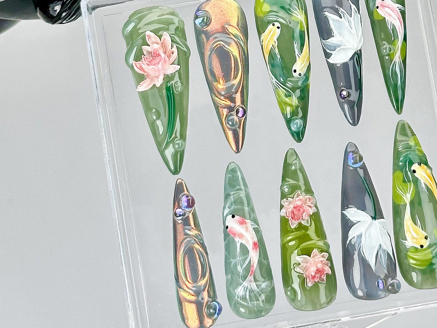 鯉 ネイルアート by Reaispace｜和風 Pond ネイルチップ｜Water Garden ネイルアート｜禅 風 ネイルチップ｜ナチュラル Aesthetic｜HB808YK