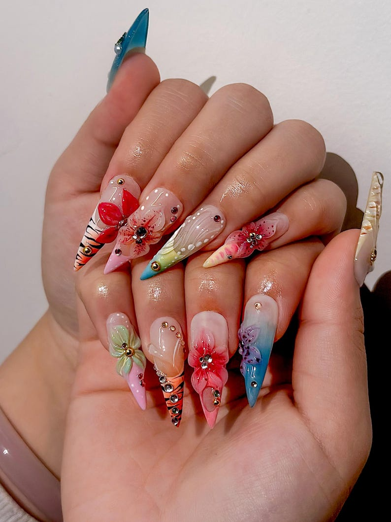 春 Blossom Fantasy ネイルチップ｜Colorful フラワー 春 ネイル｜パステル Garden スティレット ネイル｜Fresh 春 Bloom Art ネイル｜DB1011EC