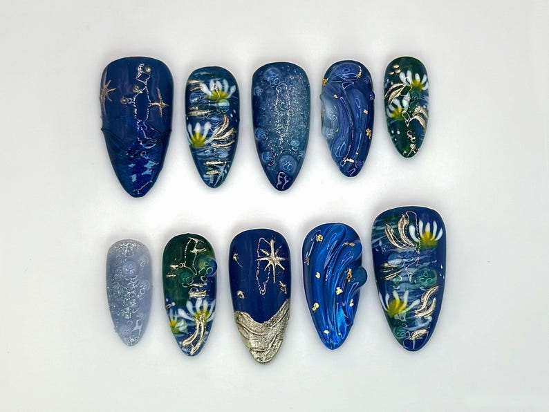 Midnight Daisy Garden ネイルアート｜Handpainted ブルー Ocean Waves & スターfish ネイル｜Ocean Themed ネイルアート with ゴールド Accents｜JC531HC