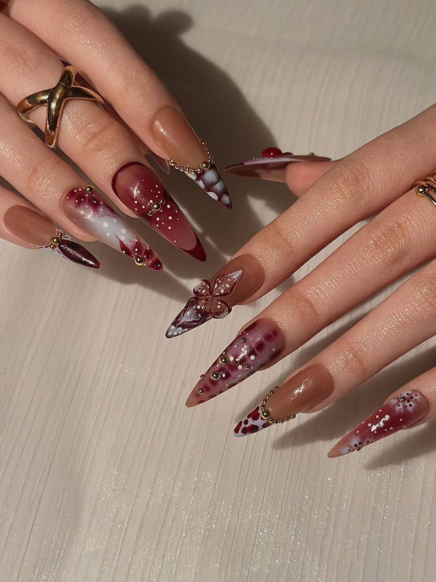 Burgundy Baroque ネイルチップ｜上品 チェリー レッド ネイル｜ゴールド Accent ネイル｜上品 Marble ネイル｜ハンドメイド Glam ネイルチップ｜JC316HC