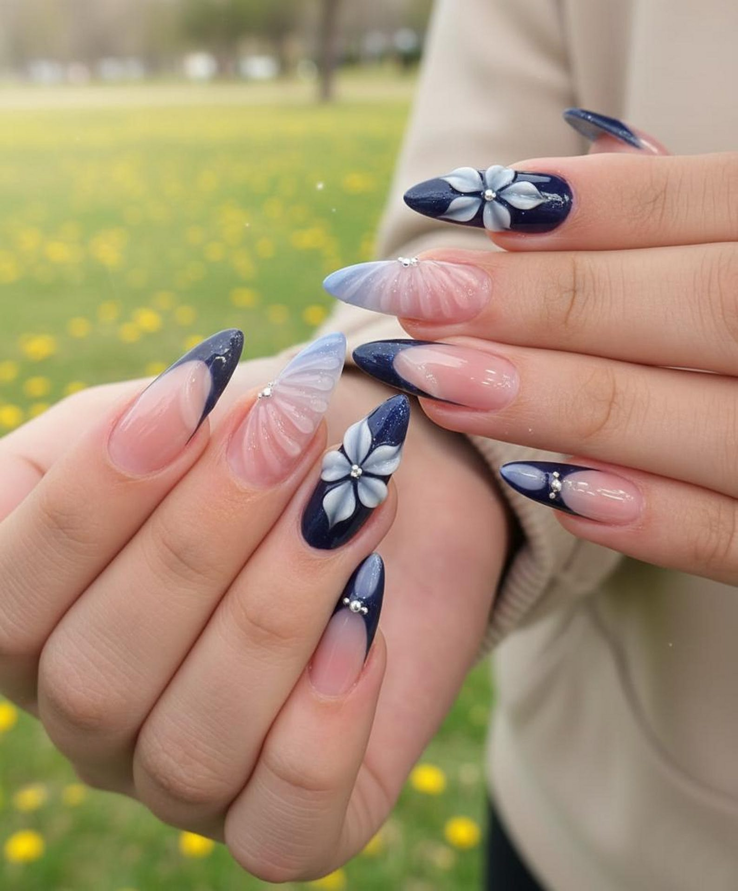 Midnight Blossom 春 ネイルチップ｜Navy フラワー Ombré ネイルアート｜上品 フラワー ブルー ネイル Set｜上品 チーク オンブレ ネイル｜HC1240EC