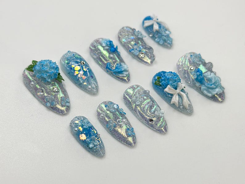 Iridescent ブルー Garden ネイルチップ｜3Dフラワー グリッター ネイル｜上品 ブルー ネイルチップ｜ハンドメイド ロマンティック Bridal Set｜JB774HC