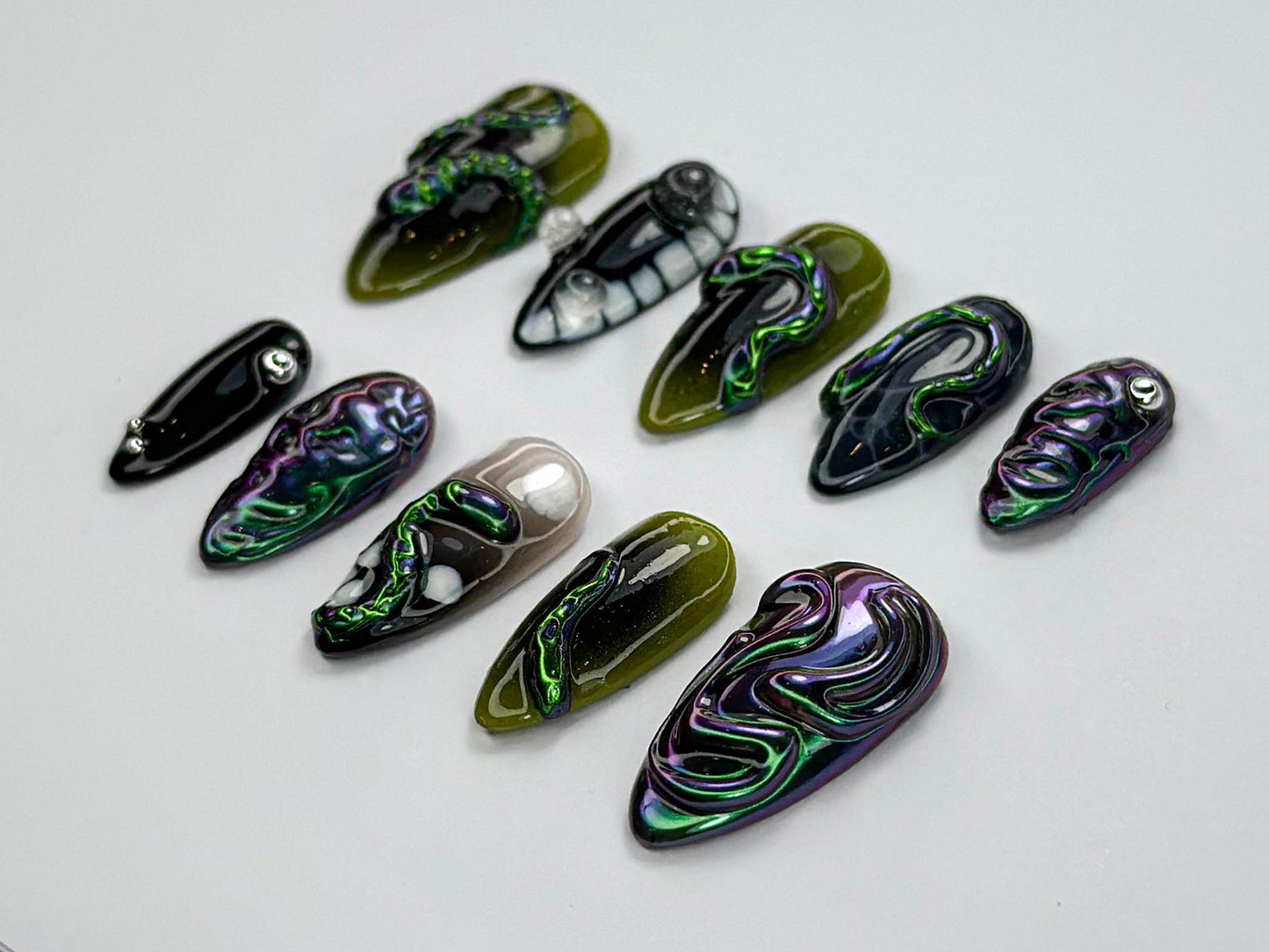 ゴシック クローム Snake ネイルチップ｜Reptilian 風 Nail Design｜Dark ゴシック ネイルアート｜3D Snake ネイル｜ブラック グリーン ネイル｜JB733HC
