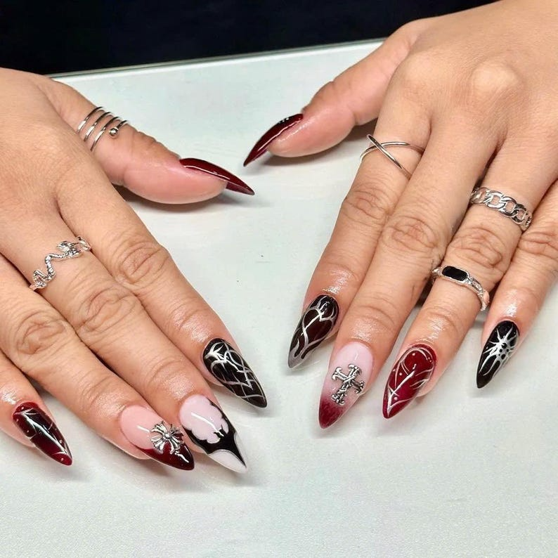 Edgy 洗練された Manicure ネイルチップ｜Y2K ゴシック ネイルチップ｜Dark Elegance Nail Charms｜パンク ネイルアート｜Mystic ゴシック Tips ネイル｜DC20Y