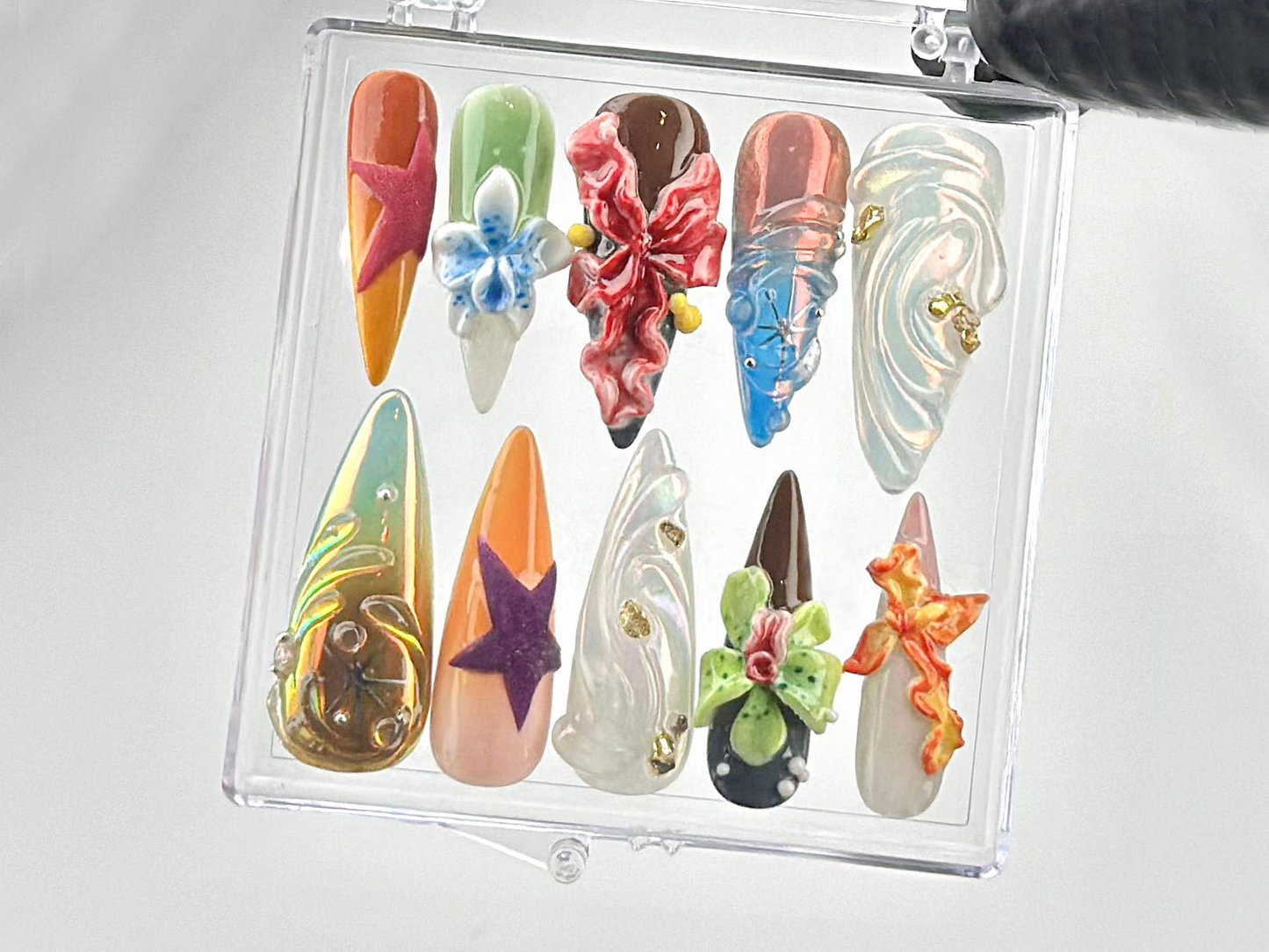 Bespoke 3D ネイルチップ｜3Dフラワー and メタリック Accents ネイルアート｜Trendy Sculptural ネイルチップ｜Secret Garden Nail Polish｜HB630YV
