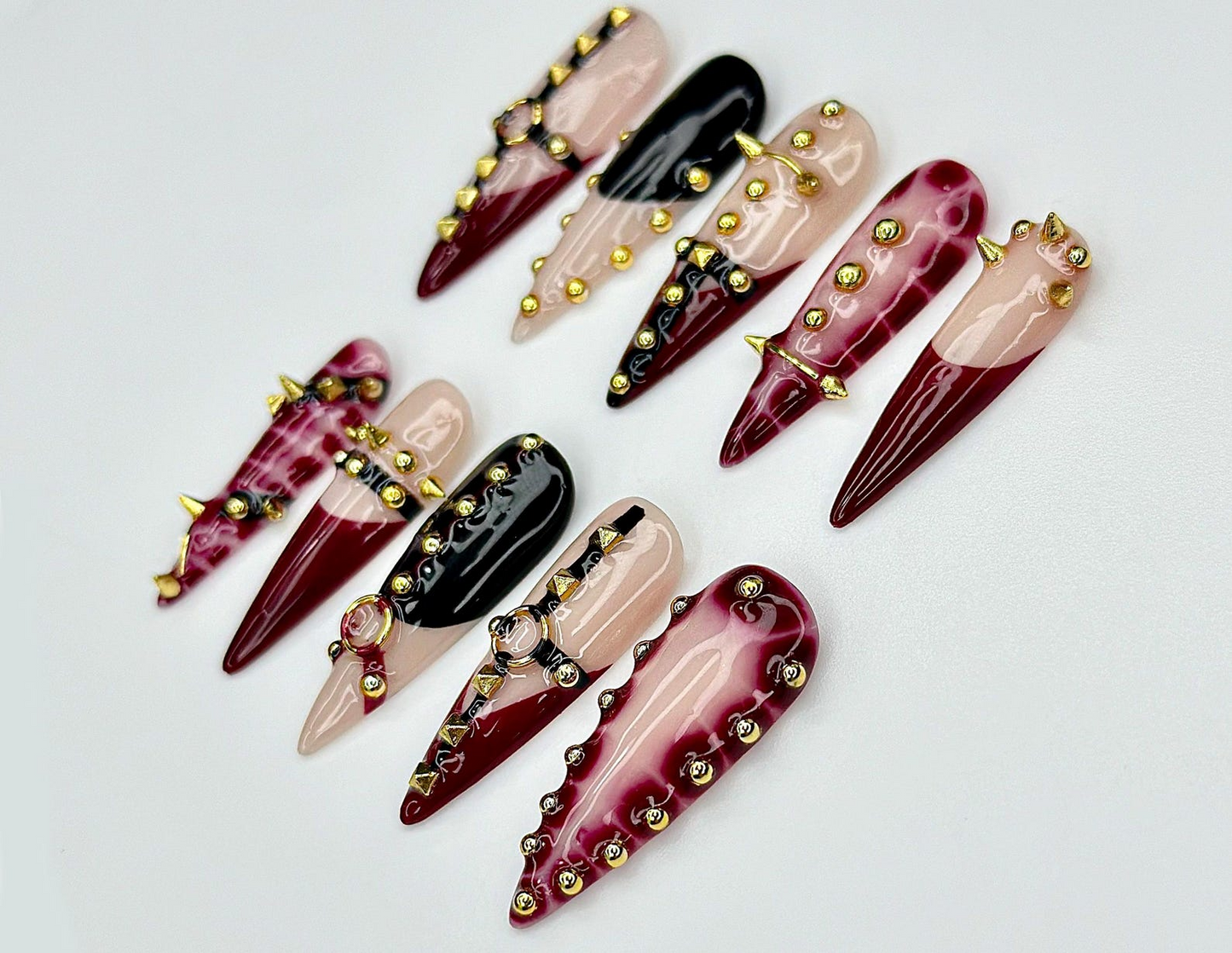 ハンドメイド ゴシック ネイルチップ｜Spiked, Studded レッド & ブラック ネイル｜パンク Statement ネイルアート｜JC968EP