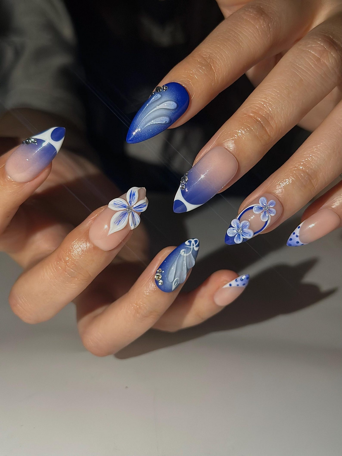 ブルー フラワー フレンチチップ ネイルチップ｜Hand Painted フラワー ネイル｜上品 ブルー オンブレ ネイル｜ハンドメイド ネイルチップ｜DC1036HC