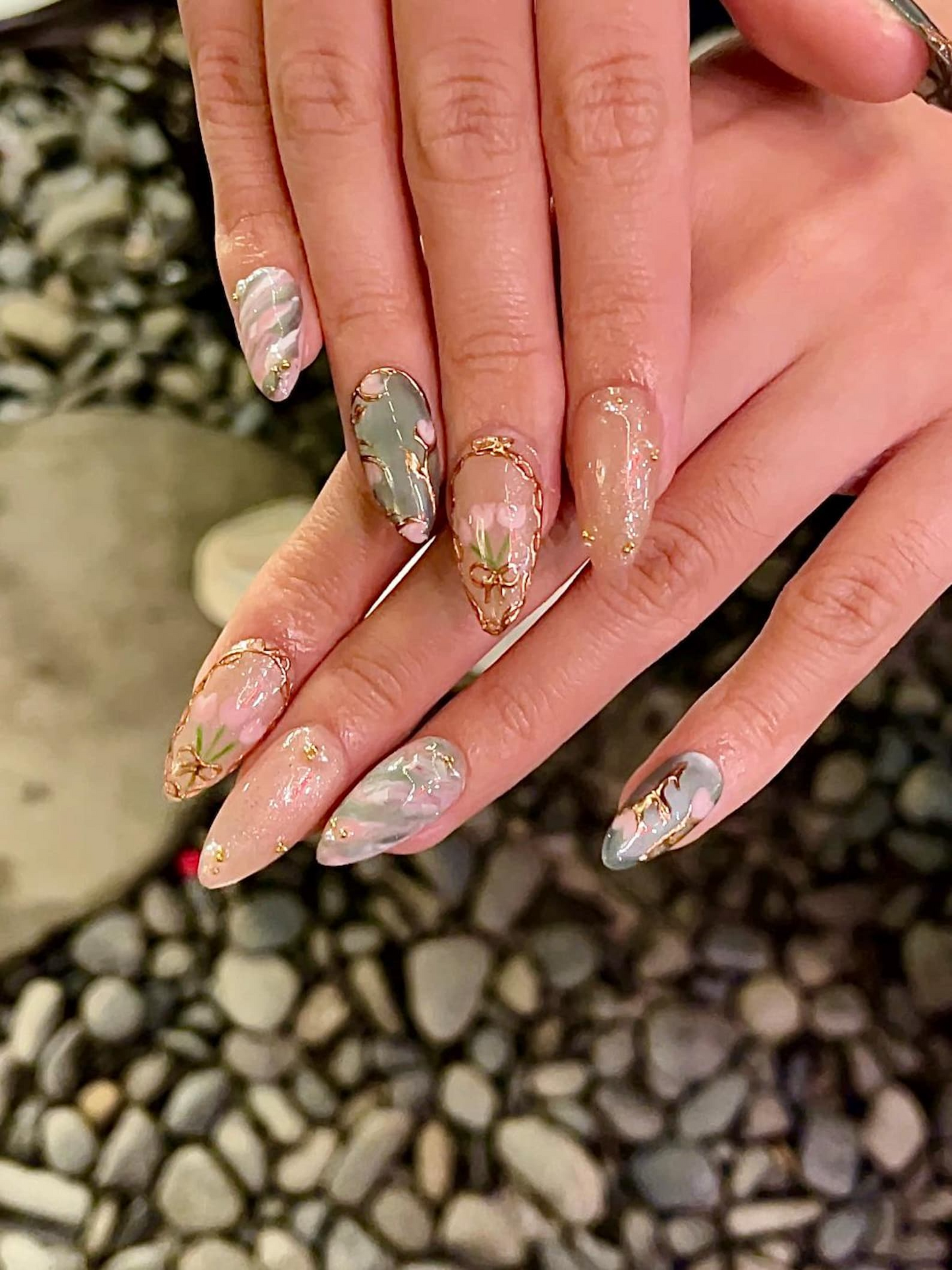 カスタム フラワー Coquette ネイル, やさしい印象の Jade and パール Shimmer ネイルチップ, 手描き Tulip Design, ロマンティック Aesthetic Reusable ネイル, HB1285HK