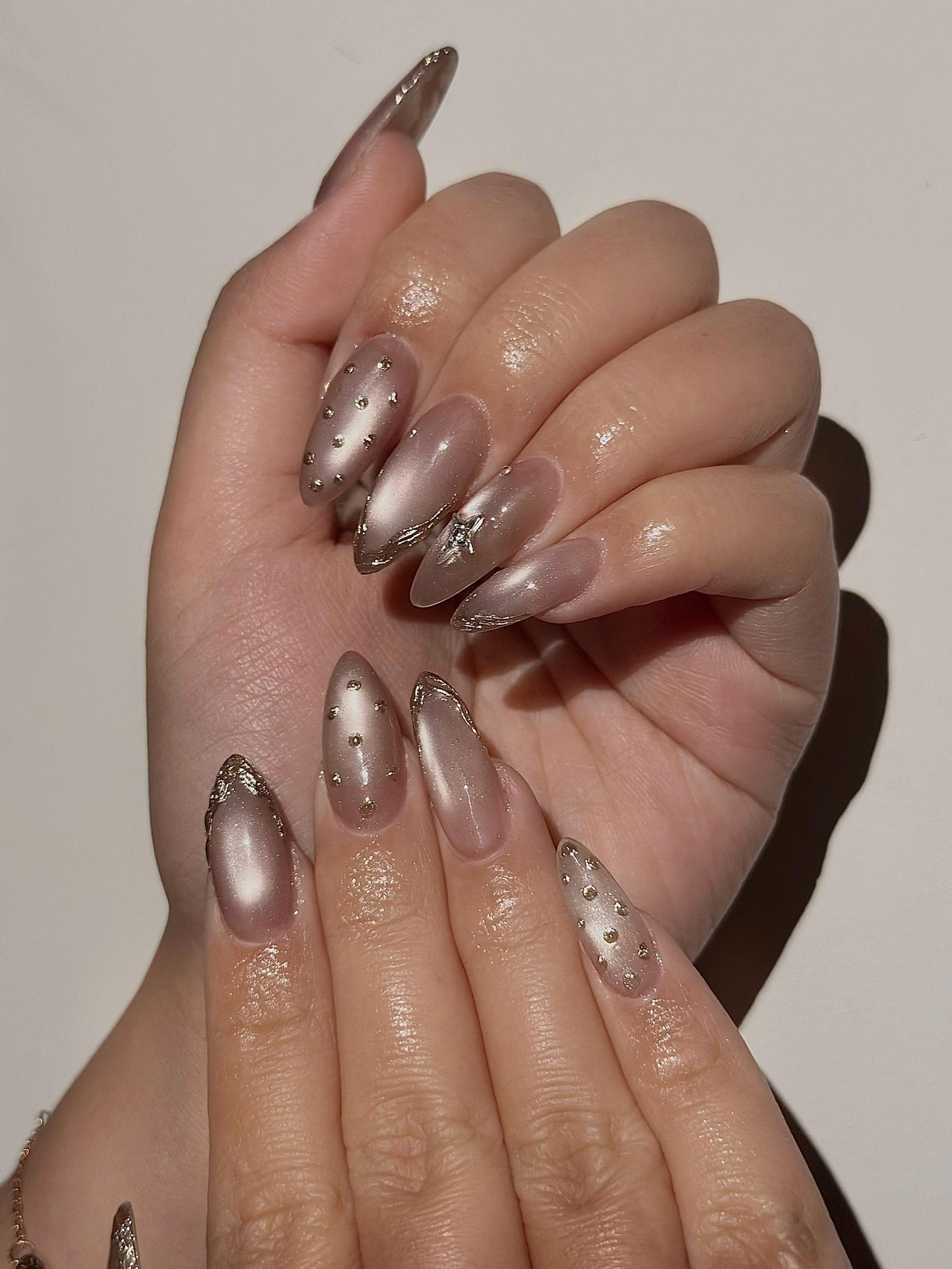 上品 キャットアイ ネイルチップ, 上品 ゴールド Foil Trim ネイルチップ, 上品 ヌーディー Shimmer ネイル for ウェディング and Formal Events, HC1293HC