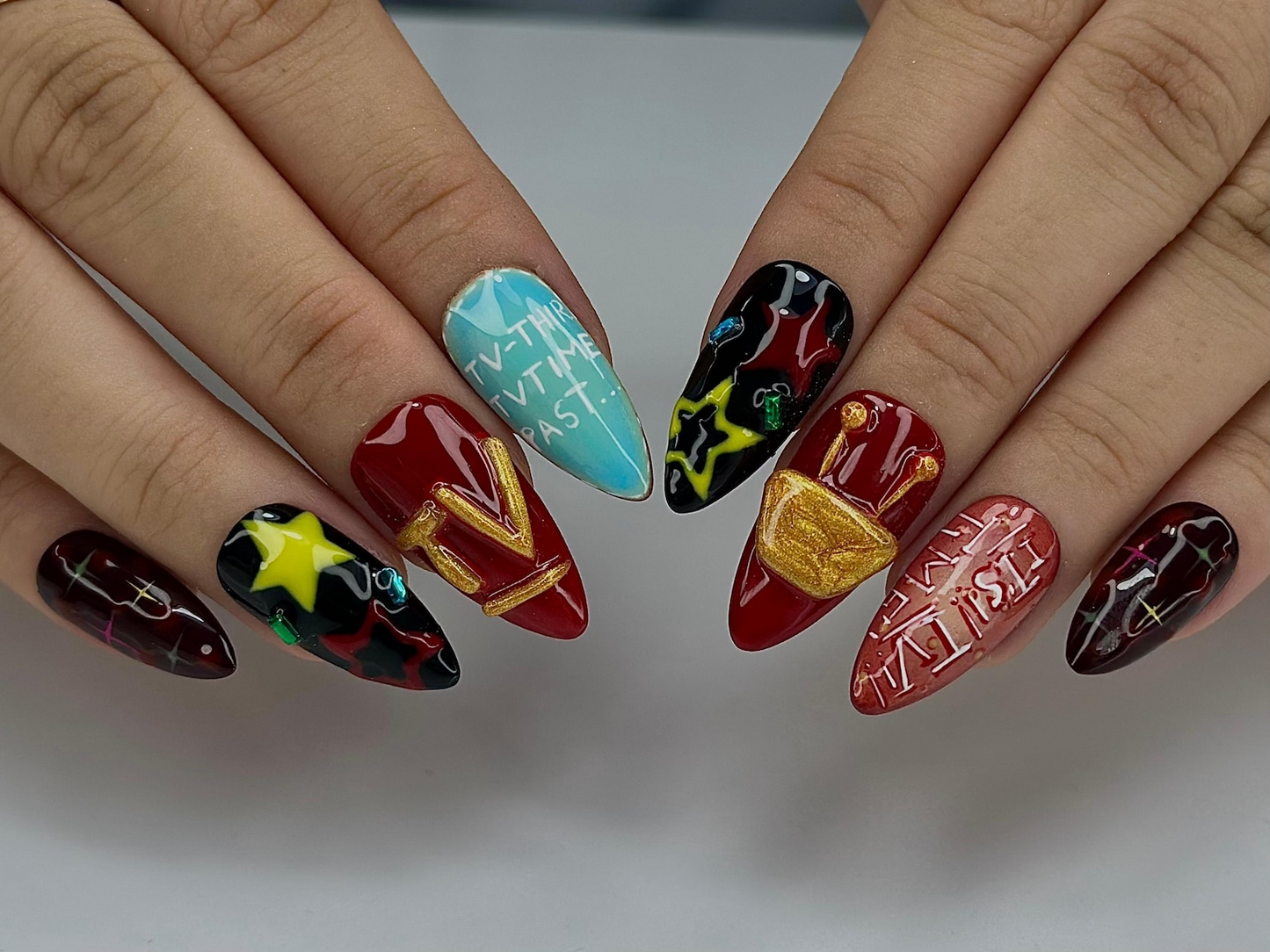 Tenna Deltarune ネイルチップ｜TV Show Nail Design｜Abstract Comic ネイルアート｜Funky Character ネイルチップ｜3D Statement ネイルセット｜JB975HC