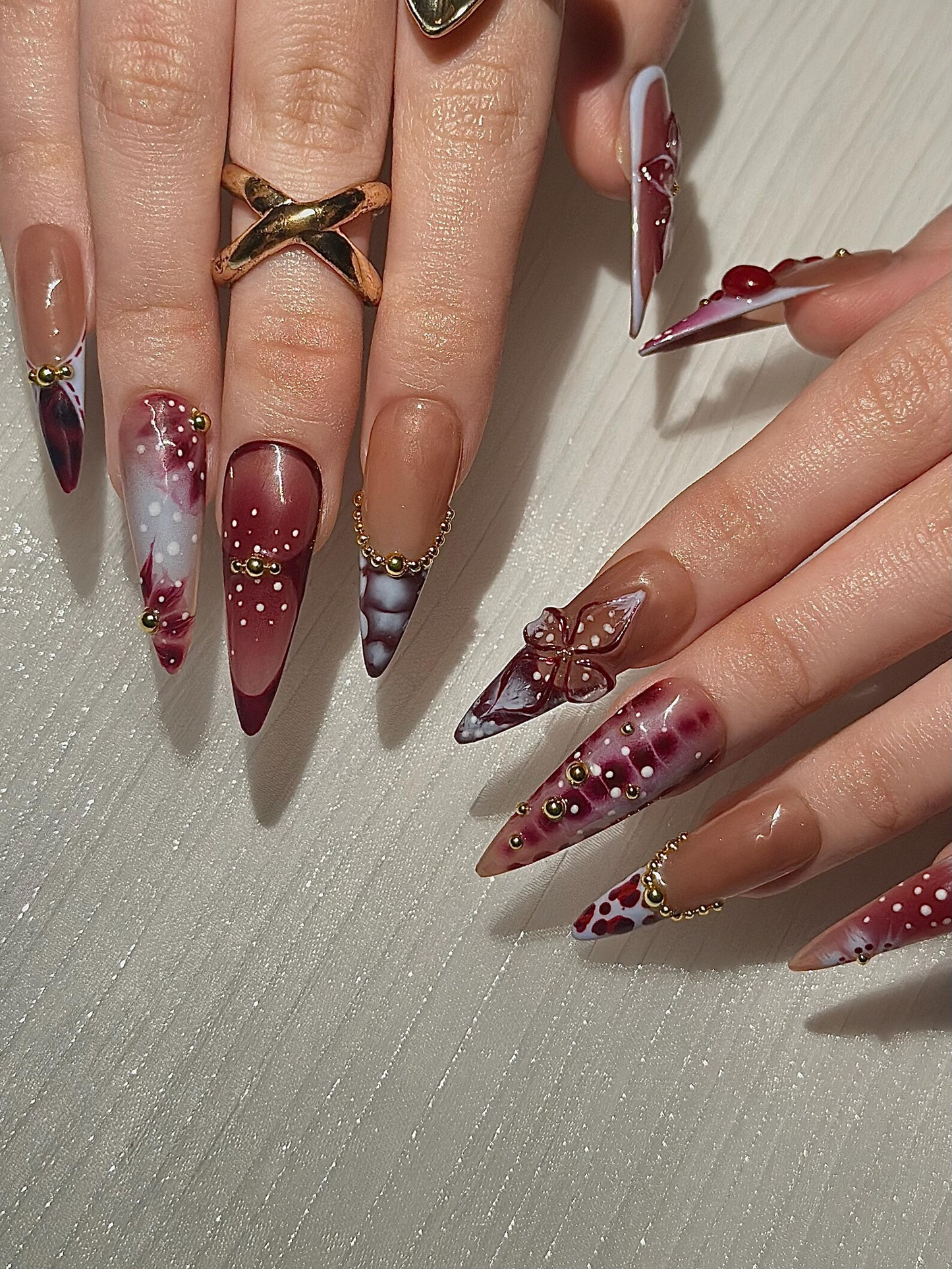 Burgundy Baroque ネイルチップ｜上品 チェリー レッド ネイル｜ゴールド Accent ネイル｜上品 Marble ネイル｜ハンドメイド Glam ネイルチップ｜JC316HC