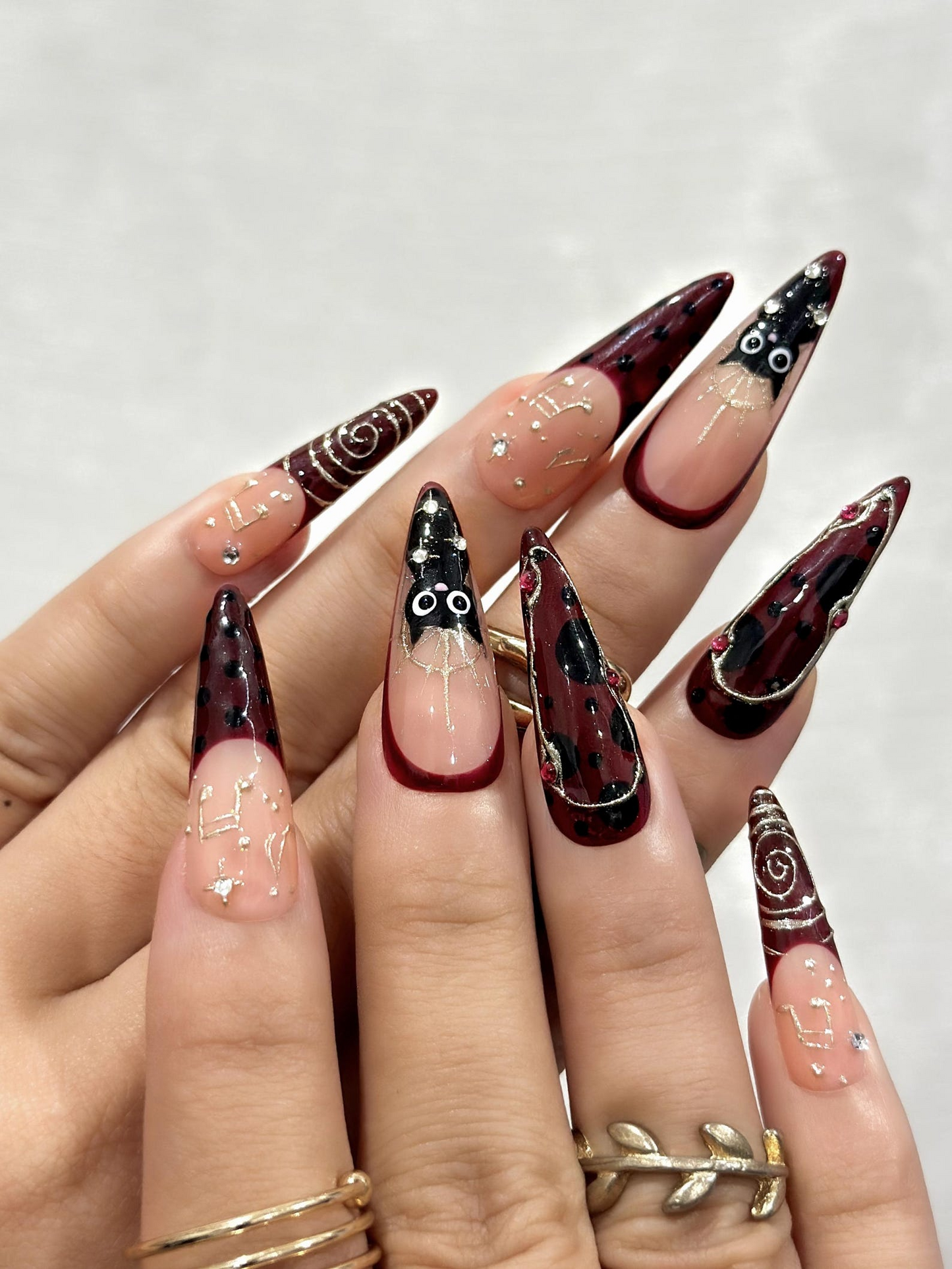 ゴシック Ruby Witch ネイルチップ｜レッド ブラック Sorcery ネイルアート｜3D Ring Accents & Mystic Symbols｜上品 Dark Glam Set｜HB1202EC