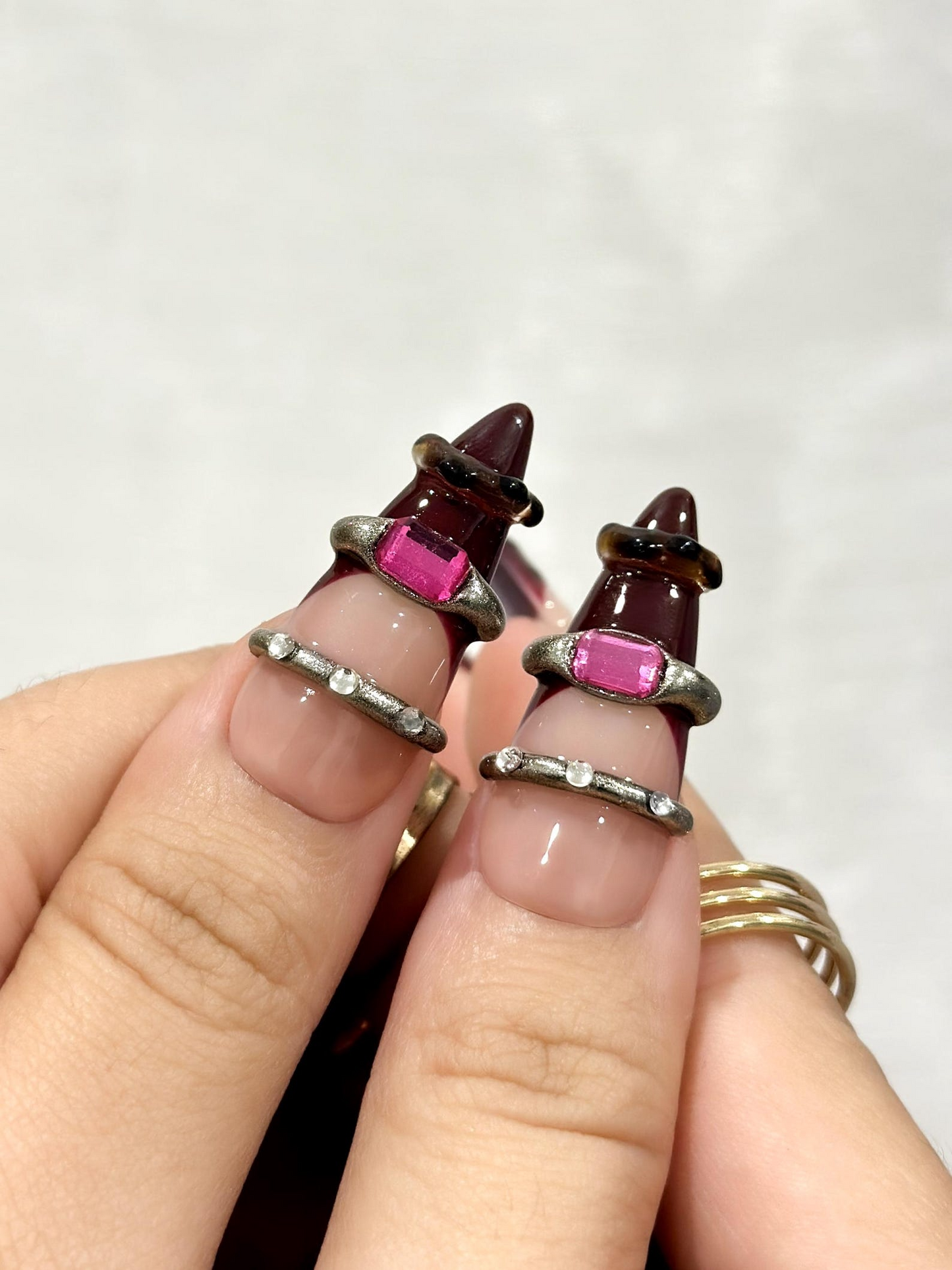 ゴシック Ruby Witch ネイルチップ｜レッド ブラック Sorcery ネイルアート｜3D Ring Accents & Mystic Symbols｜上品 Dark Glam Set｜HB1202EC