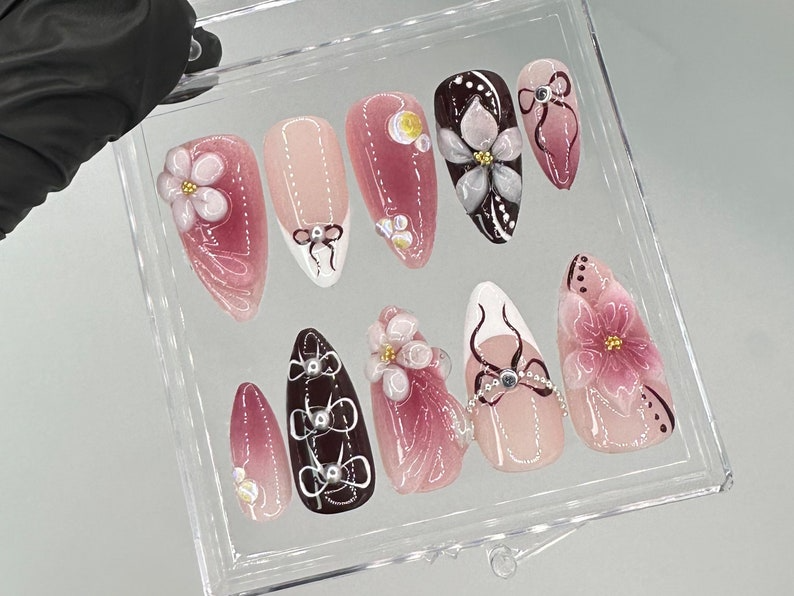 上品 ピンク & Burgundy フラワー ショート ネイルチップ｜上品 Bridal ネイルチップ｜グラデーション ピンク ネイルアート｜Burgundy ネイルチップ｜HC707YG