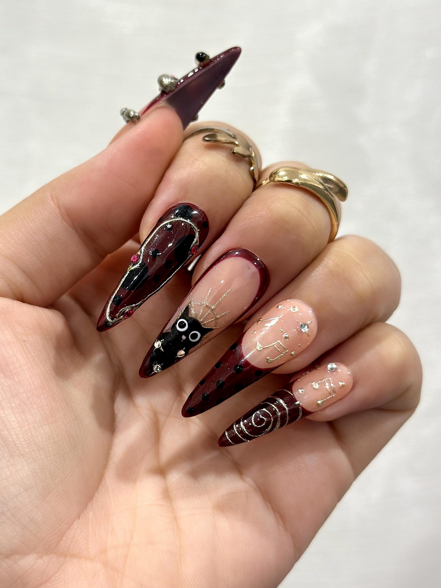 ゴシック Ruby Witch ネイルチップ｜レッド ブラック Sorcery ネイルアート｜3D Ring Accents & Mystic Symbols｜上品 Dark Glam Set｜HB1202EC