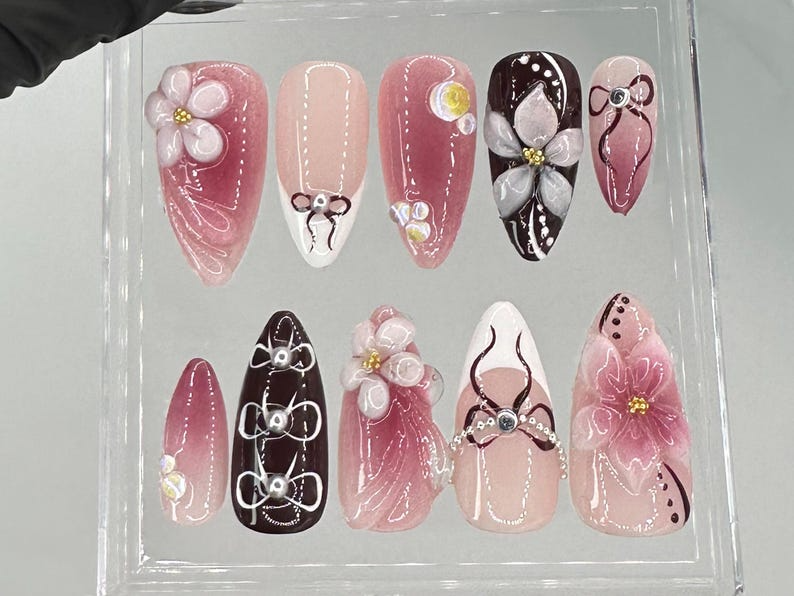 上品 ピンク & Burgundy フラワー ショート ネイルチップ｜上品 Bridal ネイルチップ｜グラデーション ピンク ネイルアート｜Burgundy ネイルチップ｜HC707YG