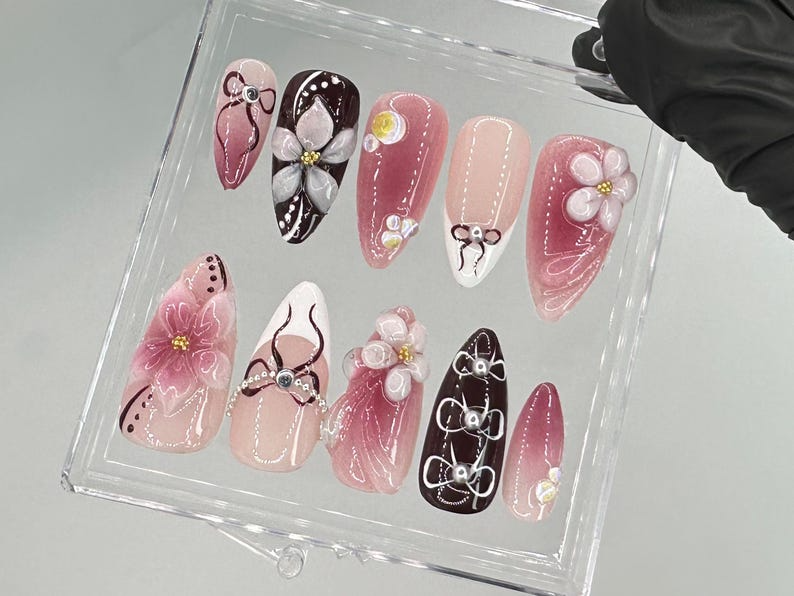 上品 ピンク & Burgundy フラワー ショート ネイルチップ｜上品 Bridal ネイルチップ｜グラデーション ピンク ネイルアート｜Burgundy ネイルチップ｜HC707YG