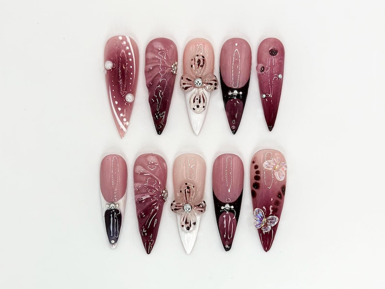 Burgundy フラワー 3D ネイルチップ｜フラワー Design with ラインストーン｜フラワー Accents And パール Details｜Stylish & Trendy Nail Design｜JB660H