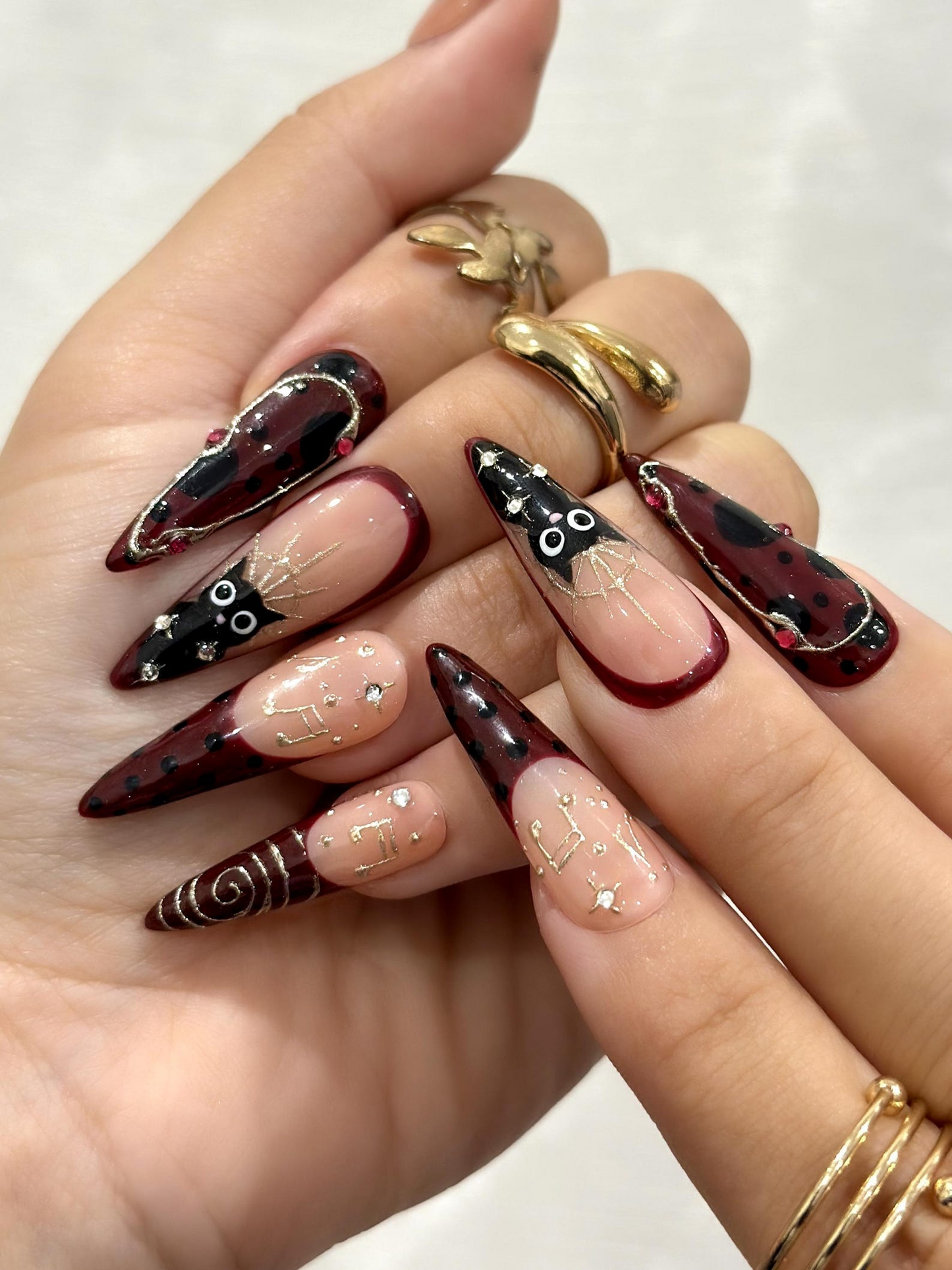 ゴシック Ruby Witch ネイルチップ｜レッド ブラック Sorcery ネイルアート｜3D Ring Accents & Mystic Symbols｜上品 Dark Glam Set｜HB1202EC