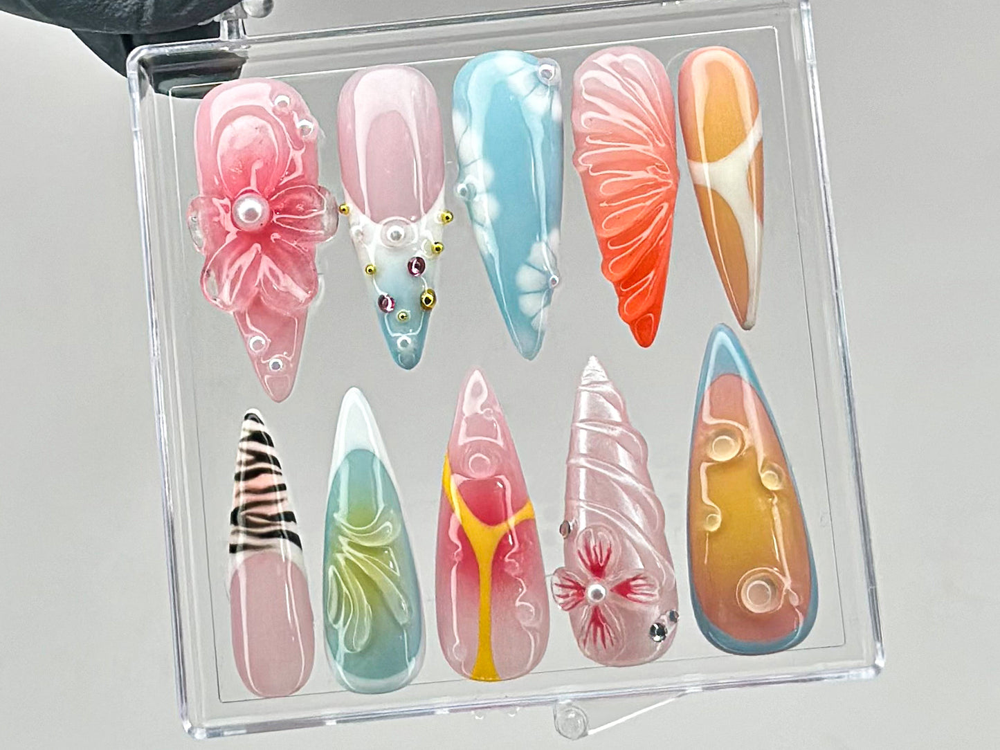 鮮やか フラワー ネイルチップ｜華やか 3Dフラワー On ネイルチップ｜フレンチチップ ネイルアート｜Y2K ネイル｜ドリーミー ネイル for Birthday｜HD550T