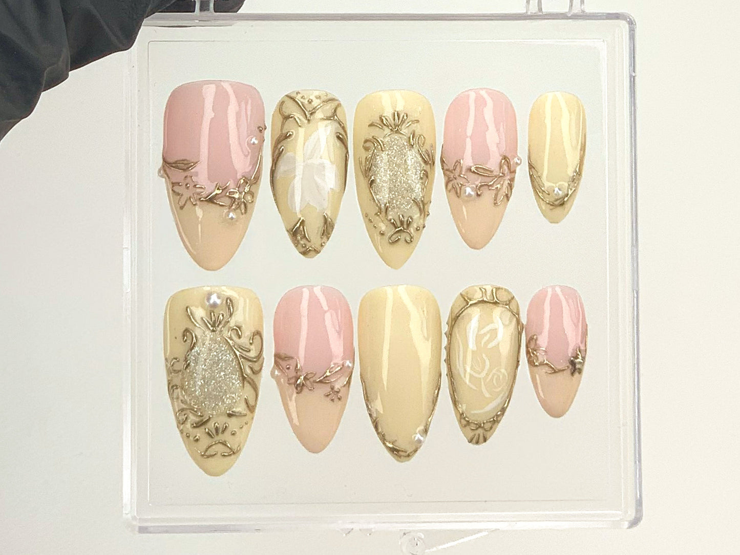 きれいめ ピンク and ゴールド ネイルチップ｜上品 ゴールド and ピンク ネイルチップ｜手描き 3Dフラワー Designs ネイルチップ｜ネイルアート｜HD565Y
