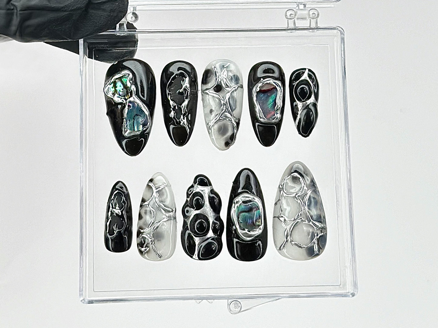 ブラック and シルバー Abstract ネイルチップ｜ハンドメイド Gel ネイルアート｜Reusable Trendy ネイル｜カスタム ネイルチップ Set｜ネイルチップ｜HD590T