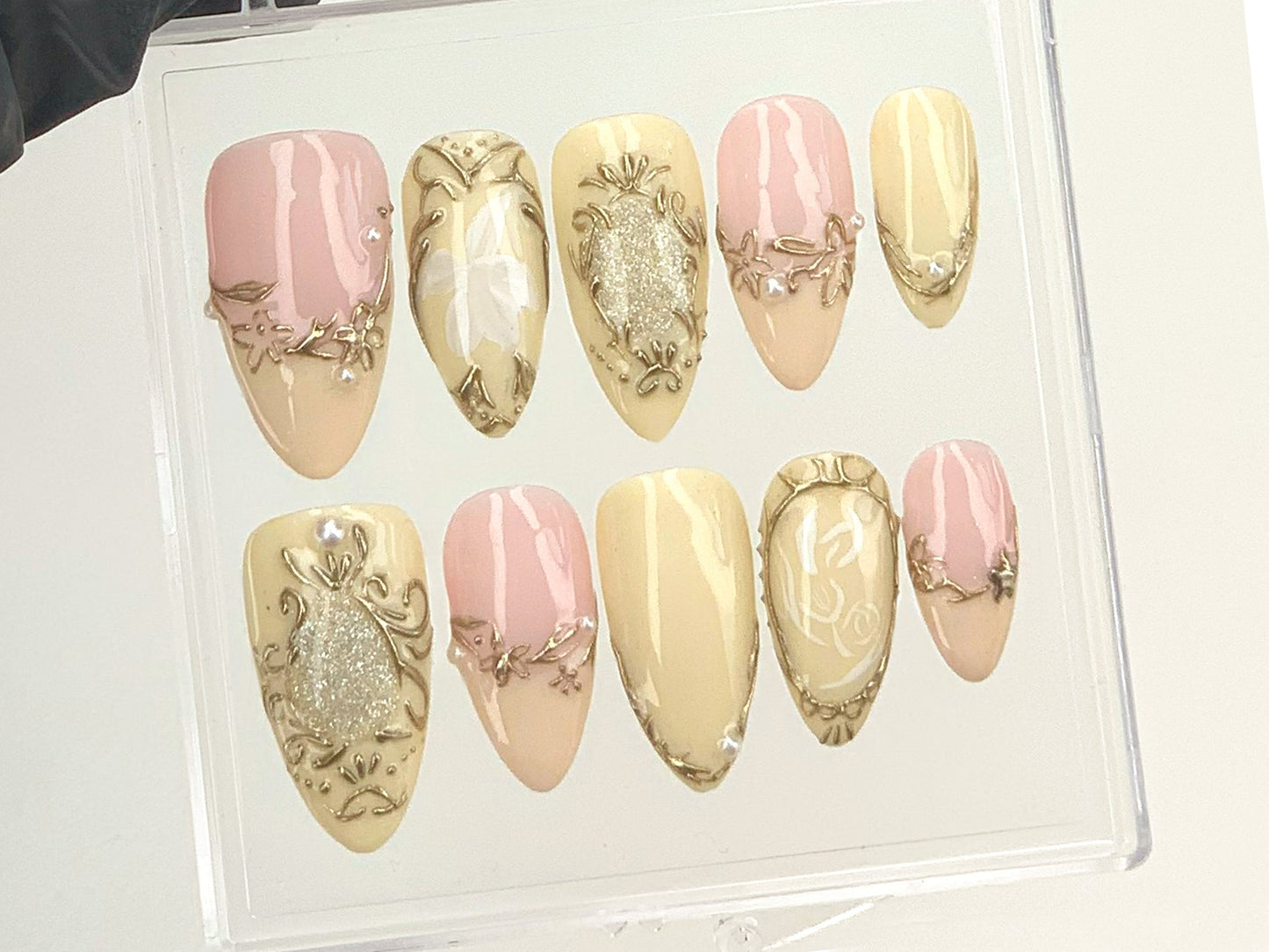 きれいめ ピンク and ゴールド ネイルチップ｜上品 ゴールド and ピンク ネイルチップ｜手描き 3Dフラワー Designs ネイルチップ｜ネイルアート｜HD565Y