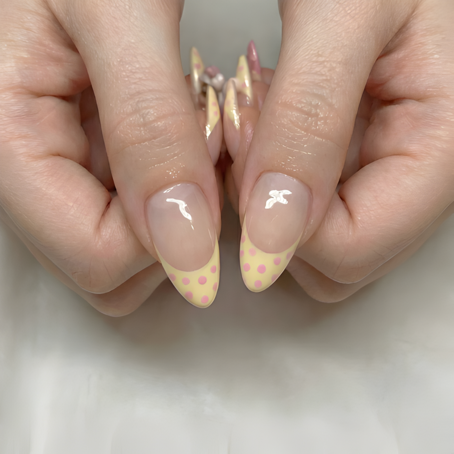 Nail Tabs for ネイルチップ – パステル Yellow ピンク Polka Dot Doll & 3Dリボン ロング アーモンド ハンドメイド かわいい Coquette ネイルチップ｜DB07L