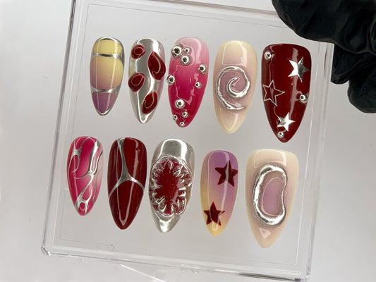 華やか レッド クローム Press On Nail｜ユニーク Y2K 3D ネイルチップ｜ゴシック Swirls Nail Charms｜Dark Freestyle ネイルチップ｜スター｜HD499Y