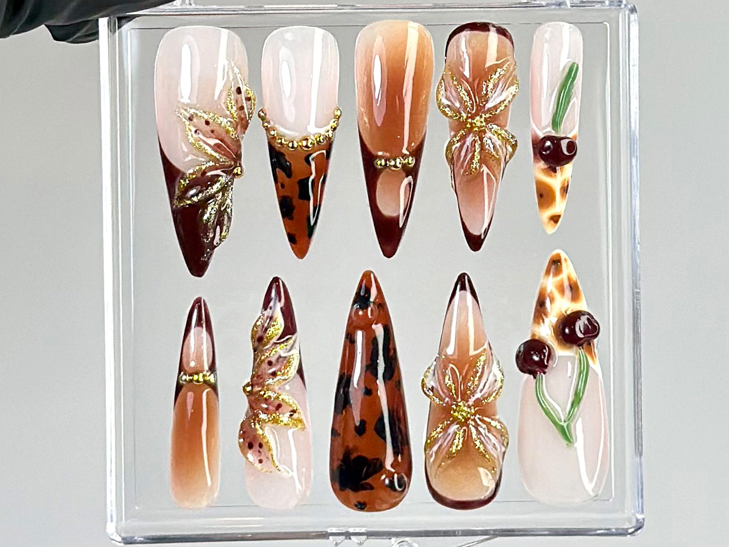 上品 Leopard Print ネイルチップ｜ブラウン & ゴールド バタフライ ネイルチップ｜Wild Animal ネイルアート｜上品 上品 ネイルチップ｜HB758YC