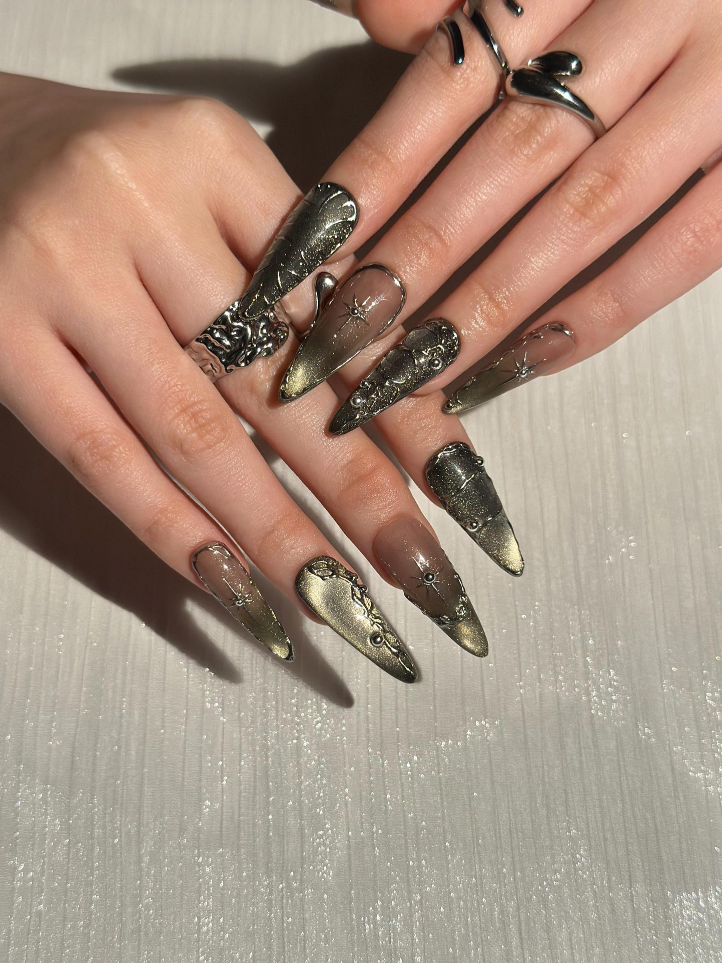 ゴシック Celestial ネイルチップ, Dark キャットアイ Galaxy ネイル with シルバー スター, Edgy Ethereal スティレット ネイル with メタリック Charms, HC1289HC