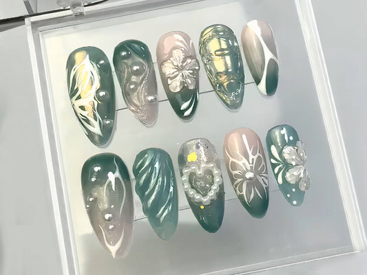 Deliキャットe Blooms ネイルチップ｜ハート・shaped パール Charms On ネイルチップ｜グリーン Leaf ネイルチップ｜ネイルアート｜Gift for her｜HD193T