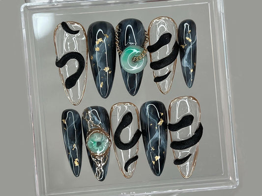 華やか ネイルチップ アーモンド｜ネイルセット With Jade Elegance｜3D ブラック Serpent Design｜上品 ネイルアート｜Goth, ゴシック, Y2K ネイル｜HD250