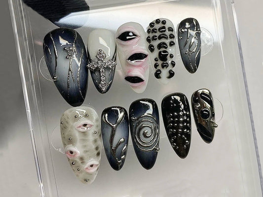 Cool ゴシック・風 ネイルチップ｜Goth Dark ブルー アーモンド ネイル｜3D Gel Nail with Eye Motif｜ハロウィン Handpainted Mysterious｜HD302A