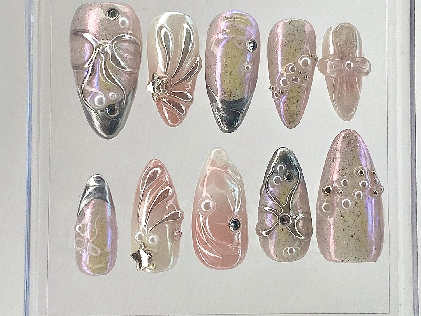 ピンク 3D Gel Raised Press On Nail｜Fluttery バタフライ ネイルアート｜Y2K Style ネイル｜Secret Garden フラワー ネイル｜シルバー ネイルチップ｜HD412Y