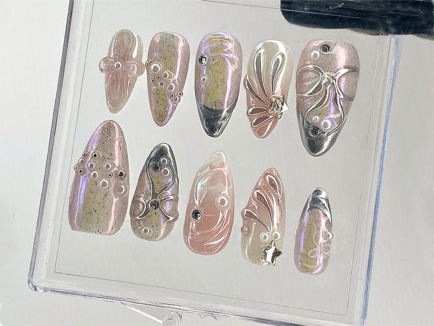 ピンク 3D Gel Raised Press On Nail｜Fluttery バタフライ ネイルアート｜Y2K Style ネイル｜Secret Garden フラワー ネイル｜シルバー ネイルチップ｜HD412Y